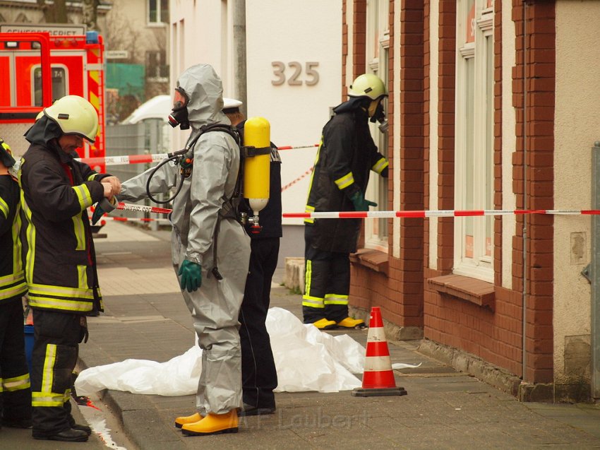 Weisses Pulver im Buero gefunden Koeln Porz Mitte Hauptstr P168.JPG